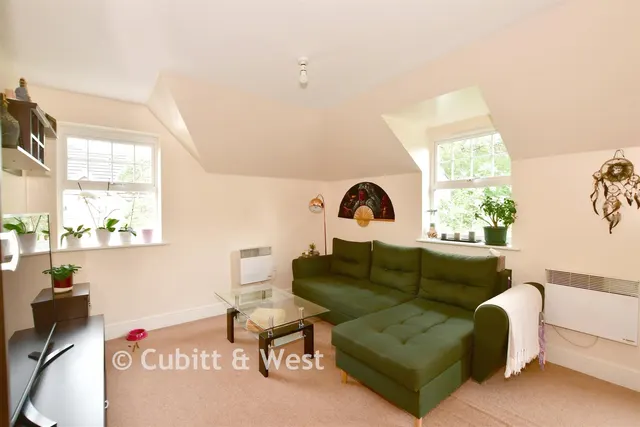 Worth Park Avenue, Crawley, RH10, photo 2