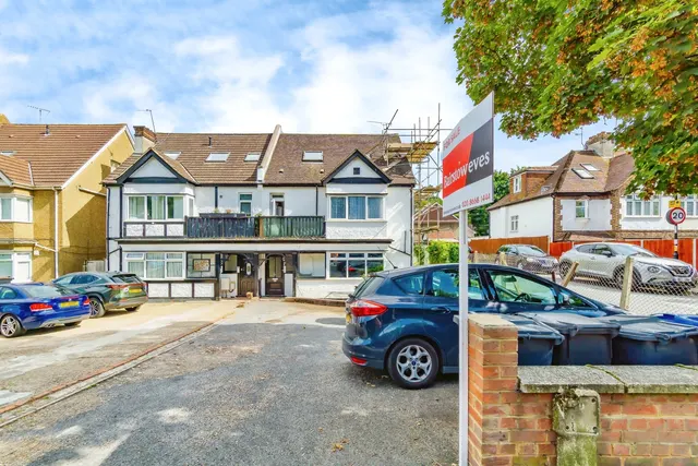 Brighton Road, Purley, CR8, photo 1