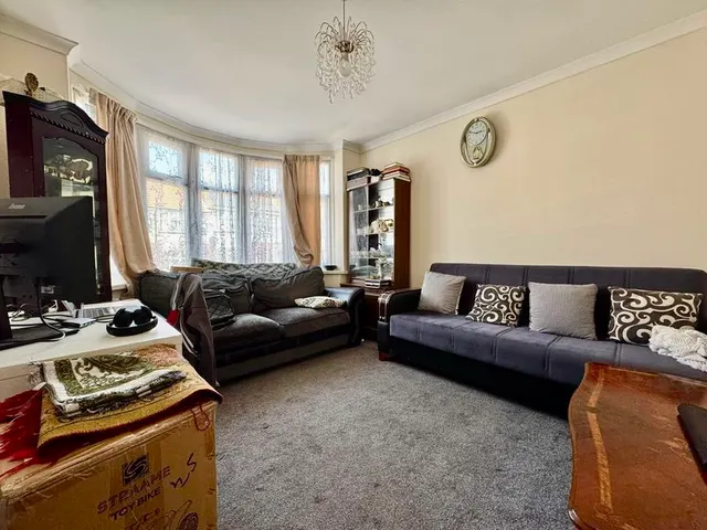 Photo 3 — Wickstead Avenue, Luton LU4 9DP