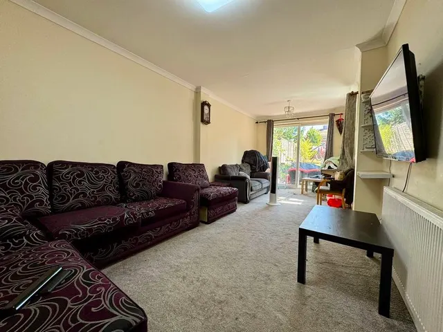Photo 2 — Wickstead Avenue, Luton LU4 9DP