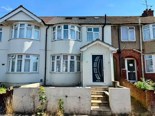 Wickstead Avenue, Luton LU4 9DP, photo 1