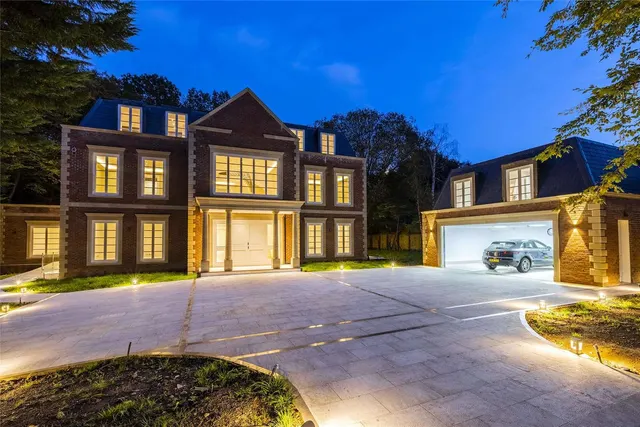 Coombe Ridings, Kingston upon Thames, Surrey, KT2 7JT, photo 1