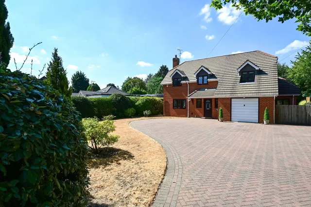 Fernhill Road, Farnborough, Hampshire, GU14 9RZ, photo 1