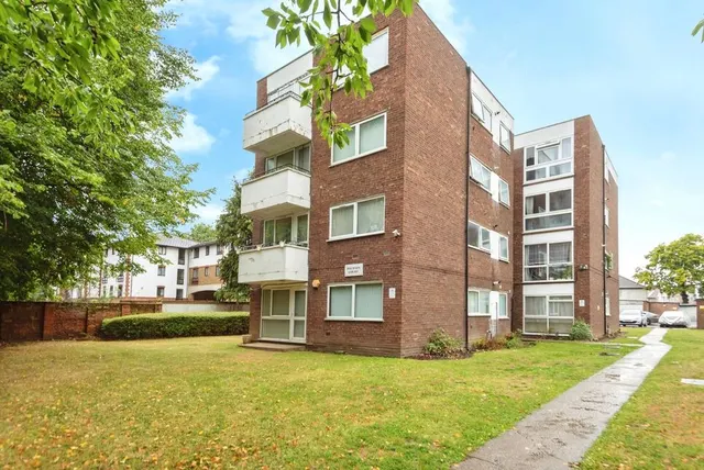 Lampton Road, Hounslow, TW3, photo 1