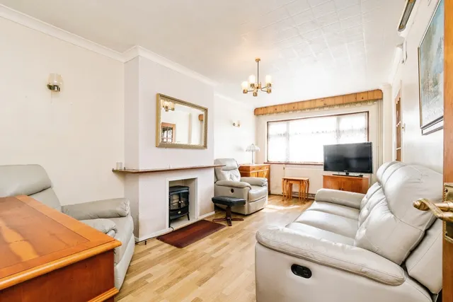 Photo 3 — Philip Road, Rainham, RM13
