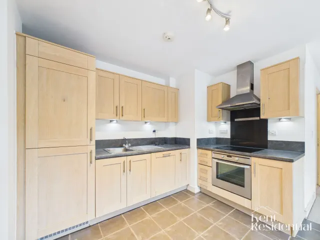 Sandling Lane, Sandling Park, ME14, photo 3