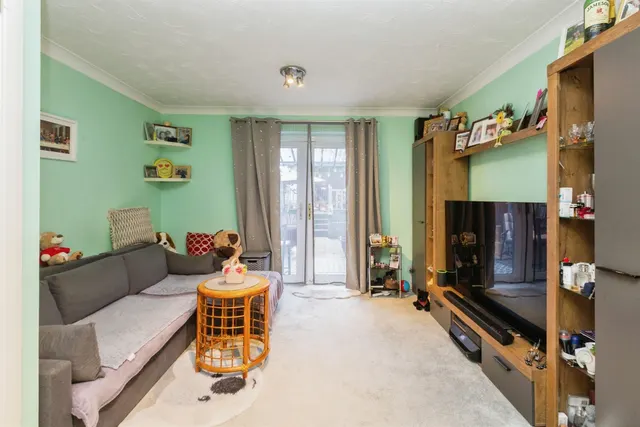 Pearson Close, Aylesbury, HP19, photo 2