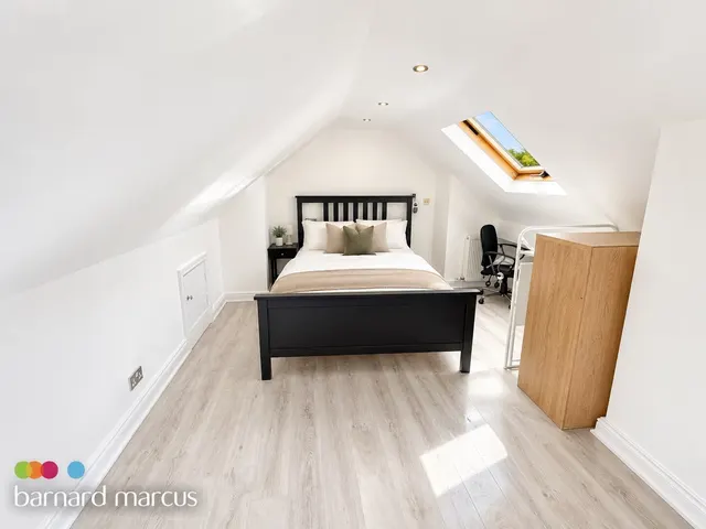 Tachbrook Road, FELTHAM, photo 1
