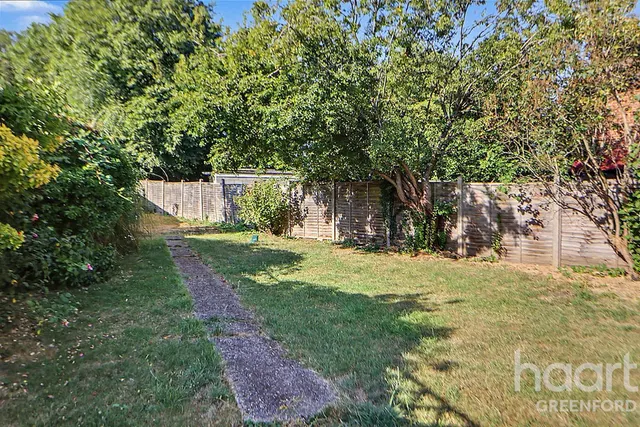Blenheim Close, Greenford, UB6, photo 3