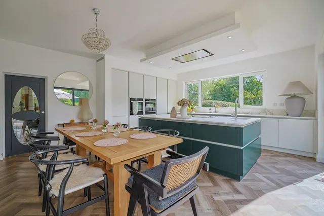 Brookside, Bishopston, photo 3