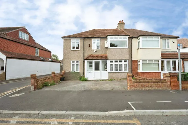 Longfellow Road, Worcester Park, KT4, photo 1
