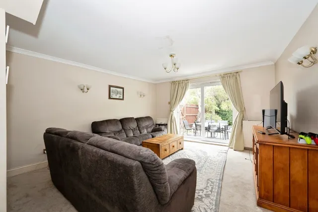 Longfellow Road, Worcester Park, KT4, photo 2