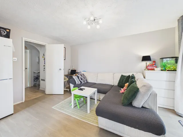 Boveney Close, Cippenham, SL1, photo 3