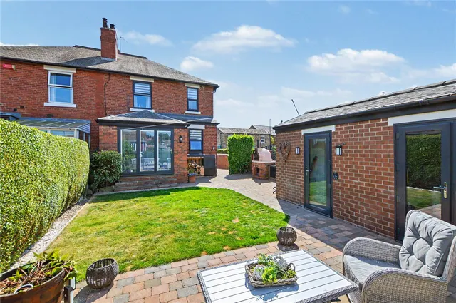 Oulton Lane, Rothwell, LS26, photo 1