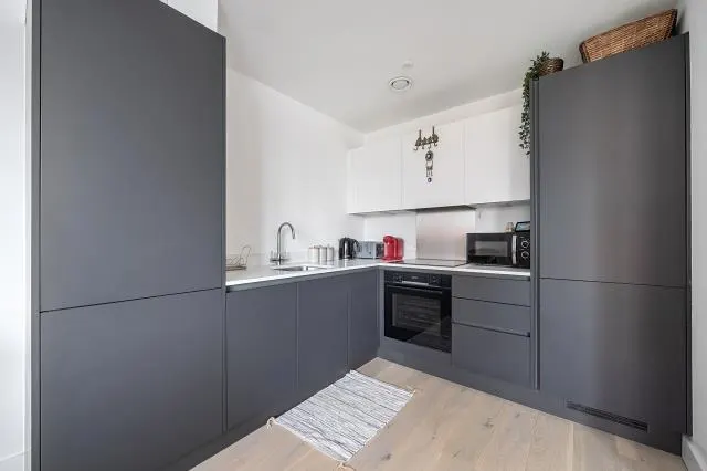 Bath Road, Slough, SL1, photo 3