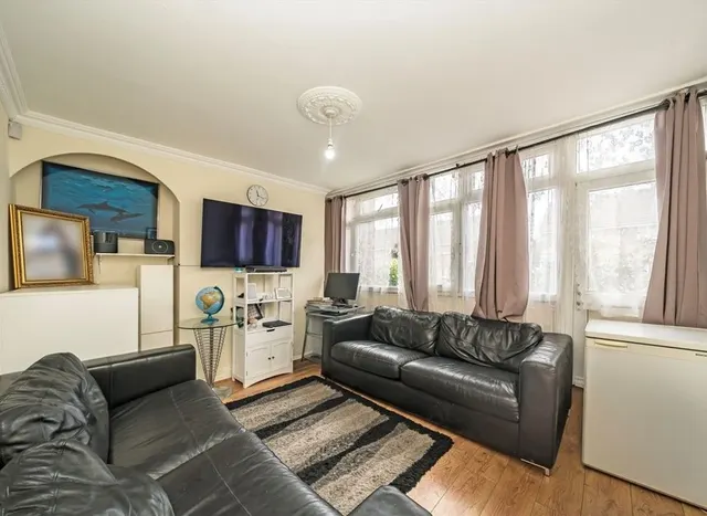 2 bedroom flat — Glengall Road, Peckham, SE15