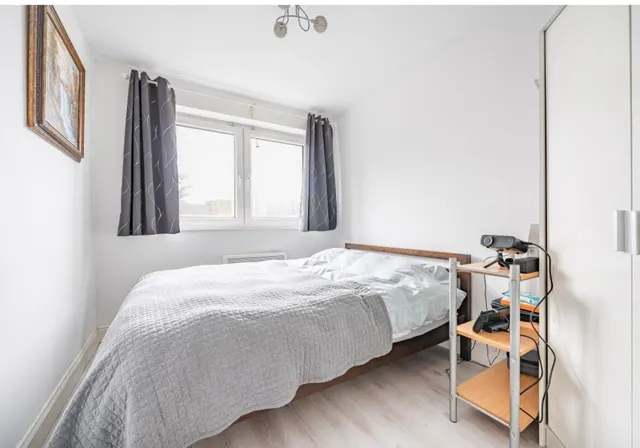 Photo 2 — Oxford Gardens, Whetstone, London, Greater London, N20 9AG