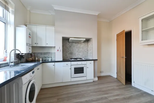 Park View, Leeds, LS25, photo 3