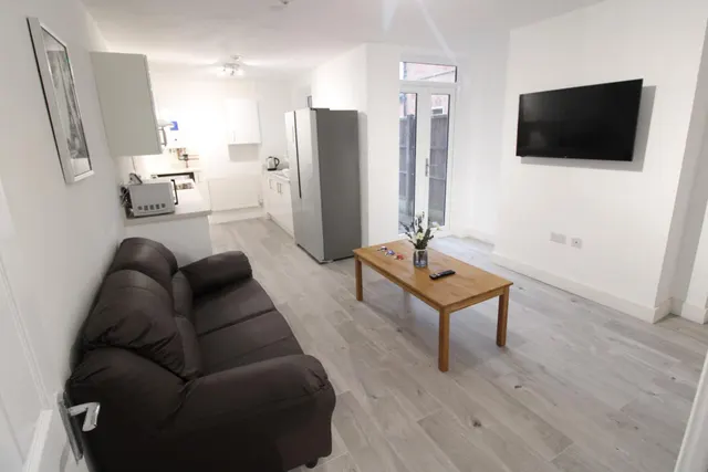 Calais Road, Burton upon Trent, DE13, photo 2