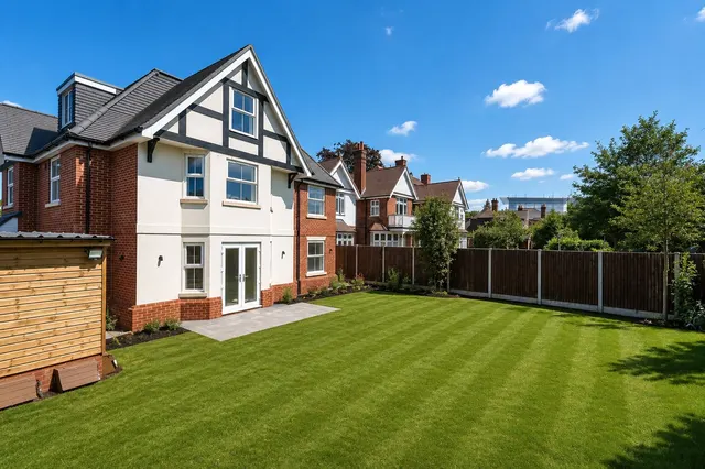 Guildford Road, Woking, GU22, photo 1