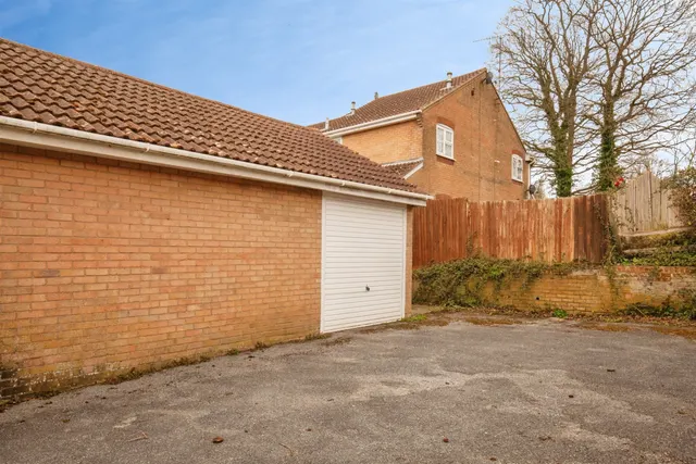Larch Way, Haywards Heath, RH16, photo 3