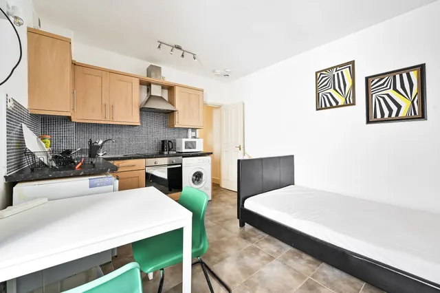 Flat 3, 6 Collingham Place, London, photo 1