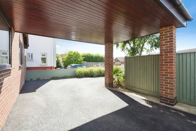 Webb Lane, Hayling Island, PO11, photo 2