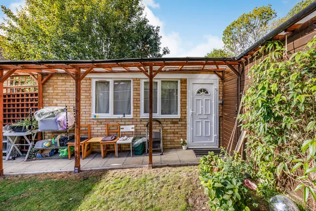 Wychwood Way, Northwood Fees Apply, HA6, photo 2