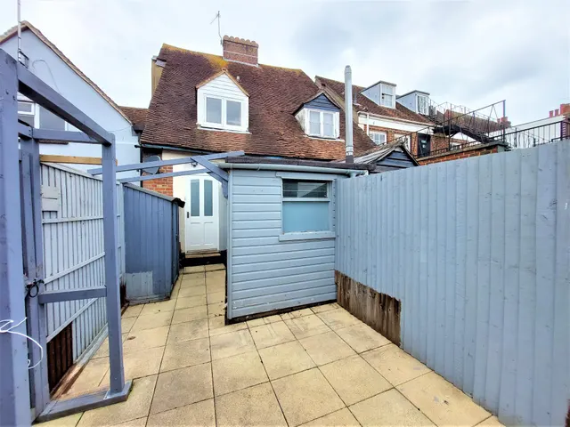 Central Chichester, PO19, photo 1