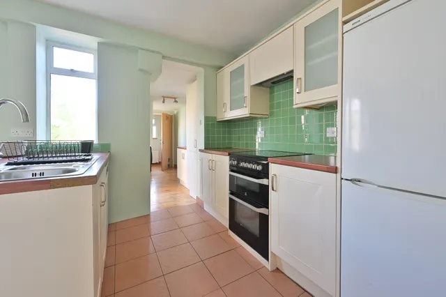 Photo 3 — 76 Newhouse Crescent, Watford