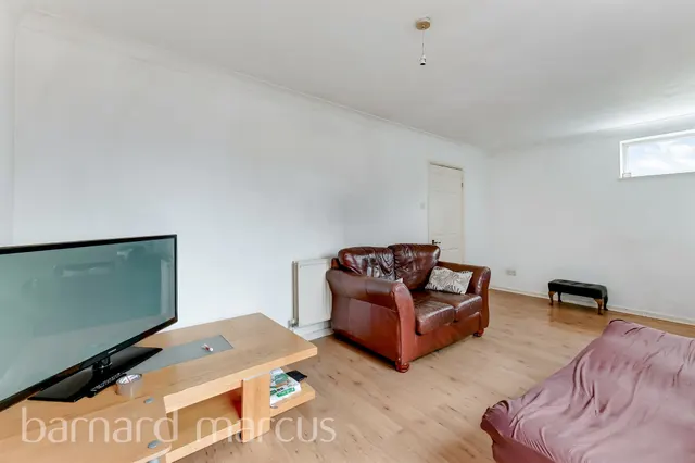 Bramlands Close, London, SW11, photo 3