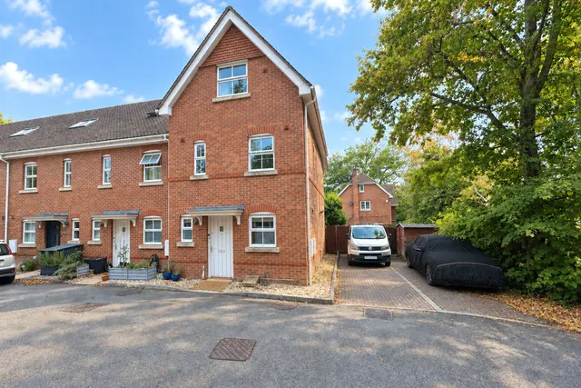 Hams Corner, Sherfield-on-Loddon, Hook, Hampshire, RG27 0HP, photo 1