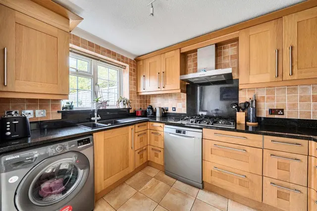 Wheeler Close, Burghfield Common, RG7, photo 3