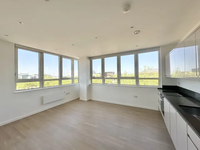 Photo 3 — Flat 20, Granton House, Milton Keynes, 202 Silbury Boulevard, MK9 1FJ