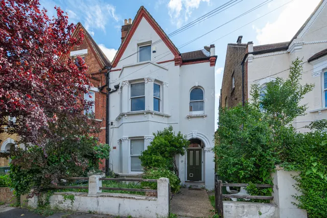 15 Romola Road, London, photo 1