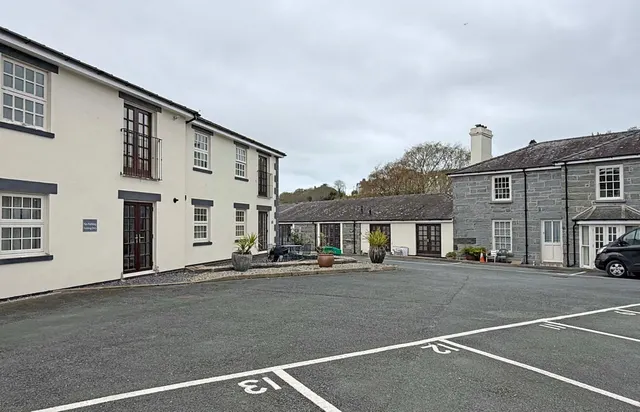 Porthmadog, LL49, photo 3
