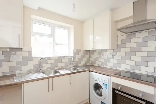 Dale Avenue, Edgware, HA8, photo 3