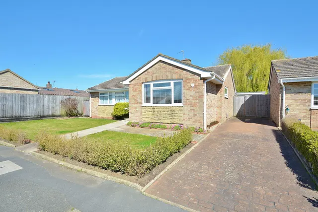 Fairfax Road, Chalgrove, photo 1