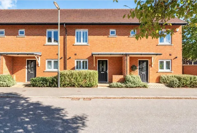 Holmesdale Avenue, Redhill, RH1, photo 1