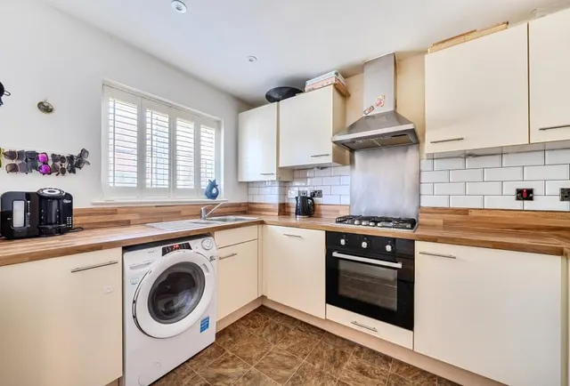 Holmesdale Avenue, Redhill, RH1, photo 3