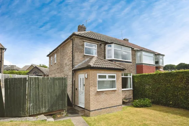 Wollaton Avenue, Bradway, S17, photo 1