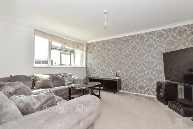 Grosvenor Drive, Hornchurch, RM11, photo 3