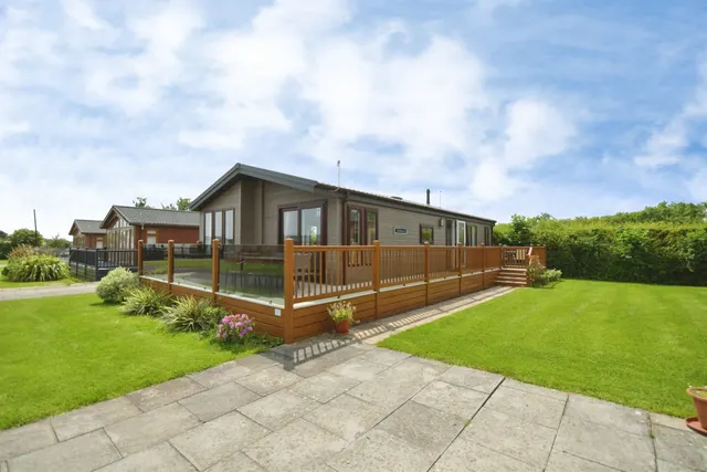 Ashbourne Road, Fenny Bentley, DE6, photo 1