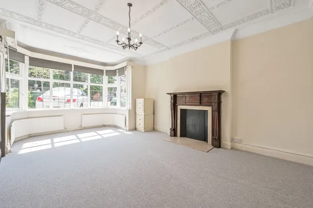 London, NW11, photo 1