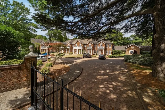 Shenstone Park, London Road SL5, photo 1