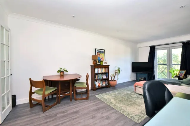 High Street, Banstead, SM7, photo 3