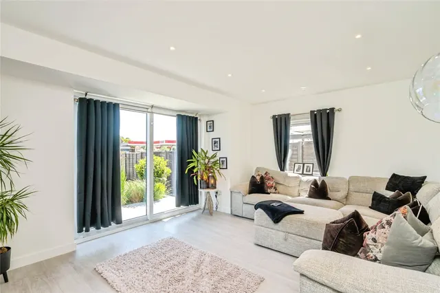 Hewarts Lane, Rose Green, PO21, photo 3