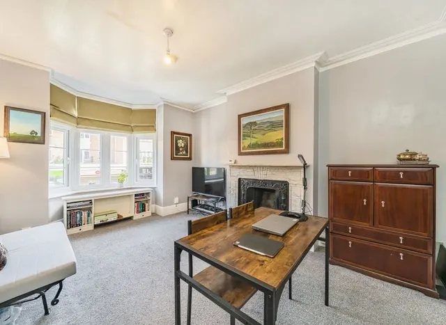 The Avenue, Lower Sunbury, TW16, photo 2