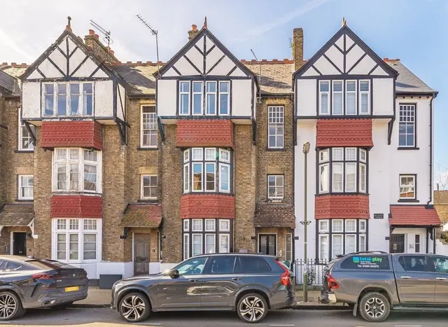 The Avenue, Lower Sunbury, TW16, photo 1