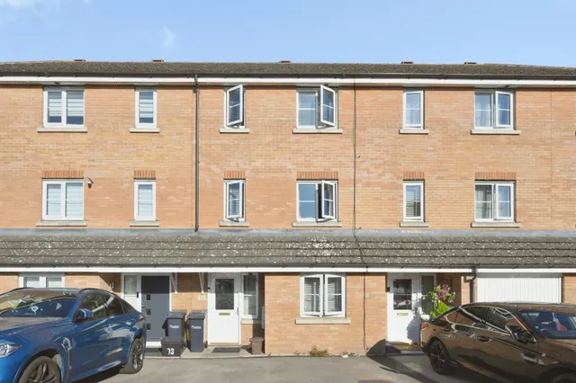 Columbia Road, BROXBOURNE, photo 1